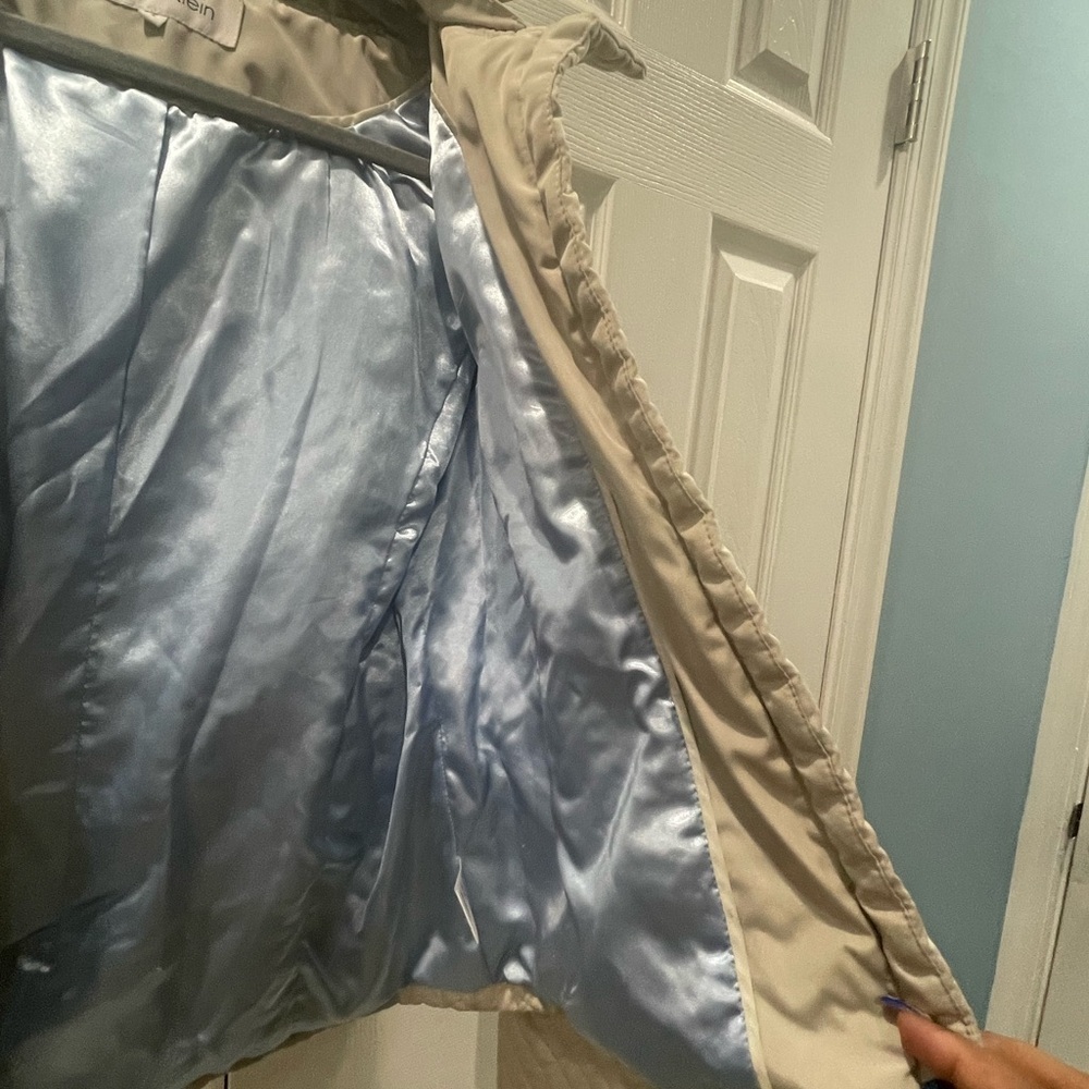 Calvin Klein Cream Jacket with Light Blue Lining - Picture 8 of 11